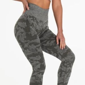 NVGTN khaki Camo leggings